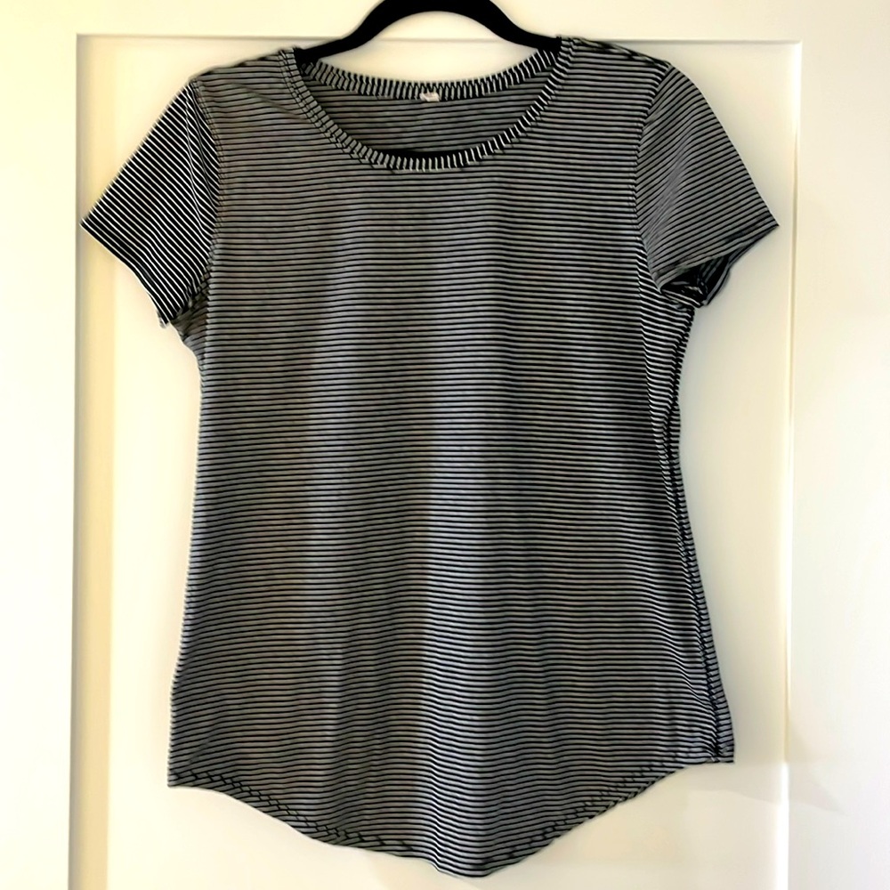Lululemon T pinstriped